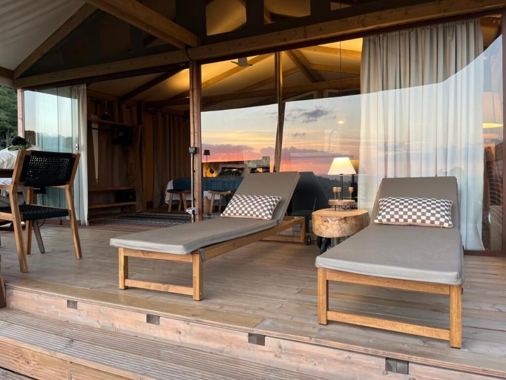 Analisi delle Recensioni Soggiorno in Glamping con Vasca Idromassaggio